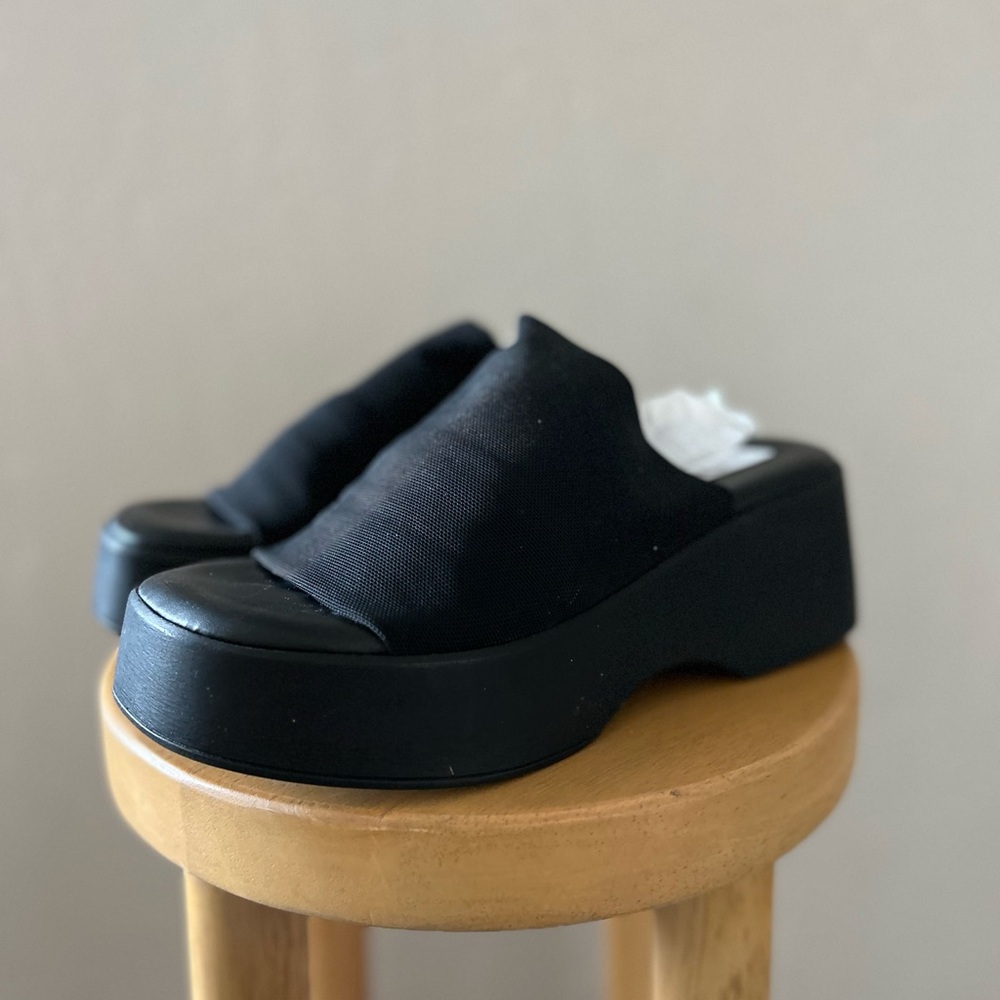 Steve Madden Black Platform Slinky Sandals